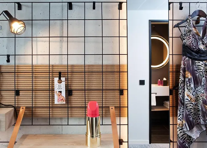 Hotel Moxy East 3*