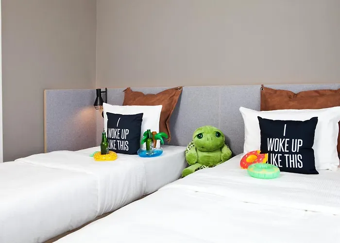 Moxy East 3*