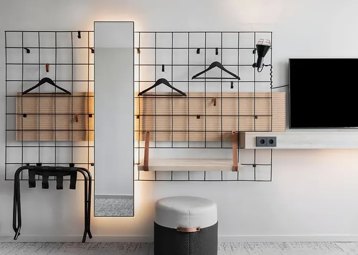 Moxy East Hotel 3*