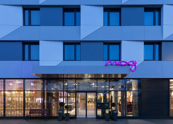 Moxy East 3*