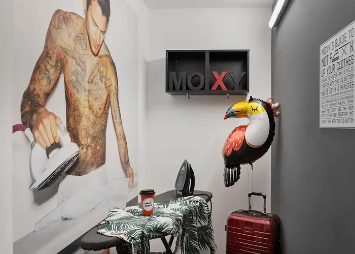 Moxy East Hotel 3*