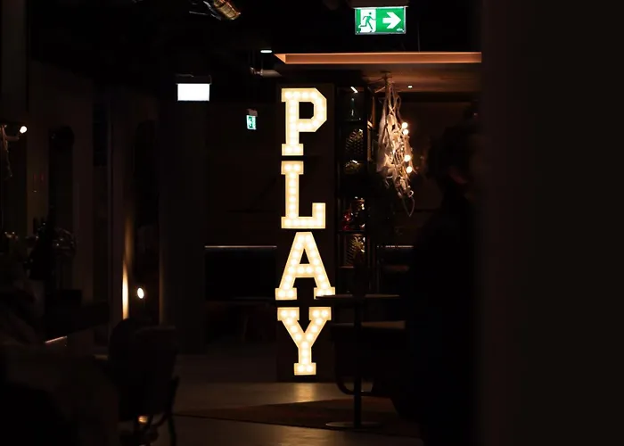 Hotel Moxy East 3*