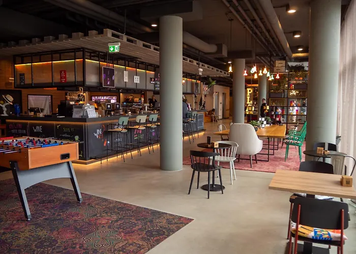 Moxy East Hotel 3*