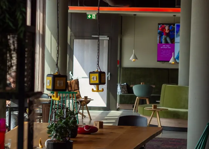 Hotel Moxy East 3*