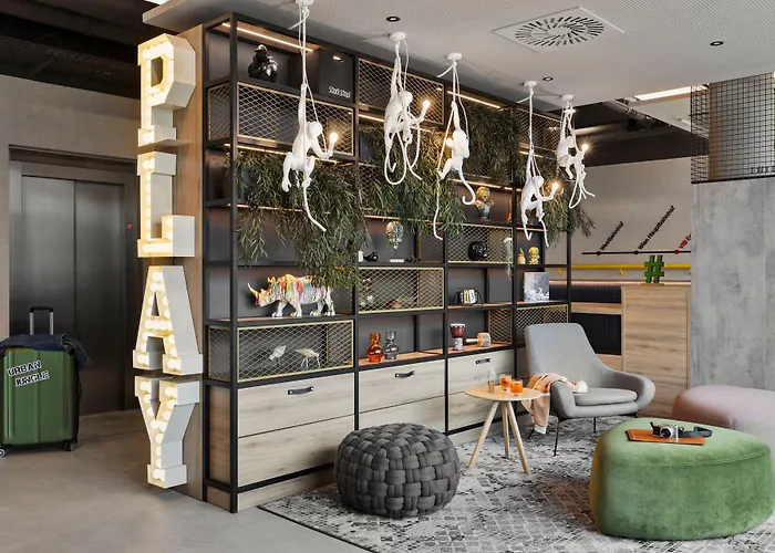 Moxy East 3*