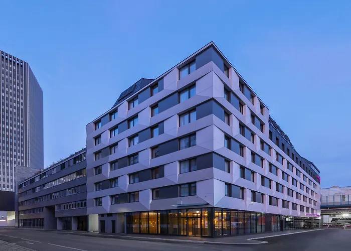 Hotel Moxy East 3*