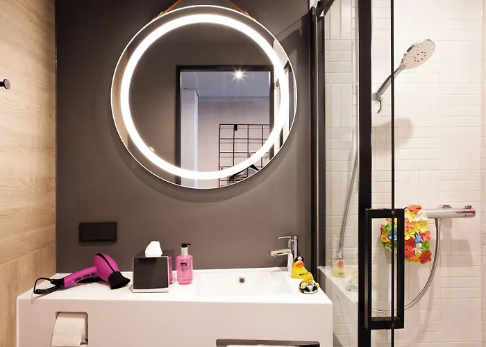 Moxy East